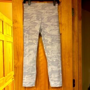 Lululemon Wunder Under High Rise Ribbed Fabric Crop 23”